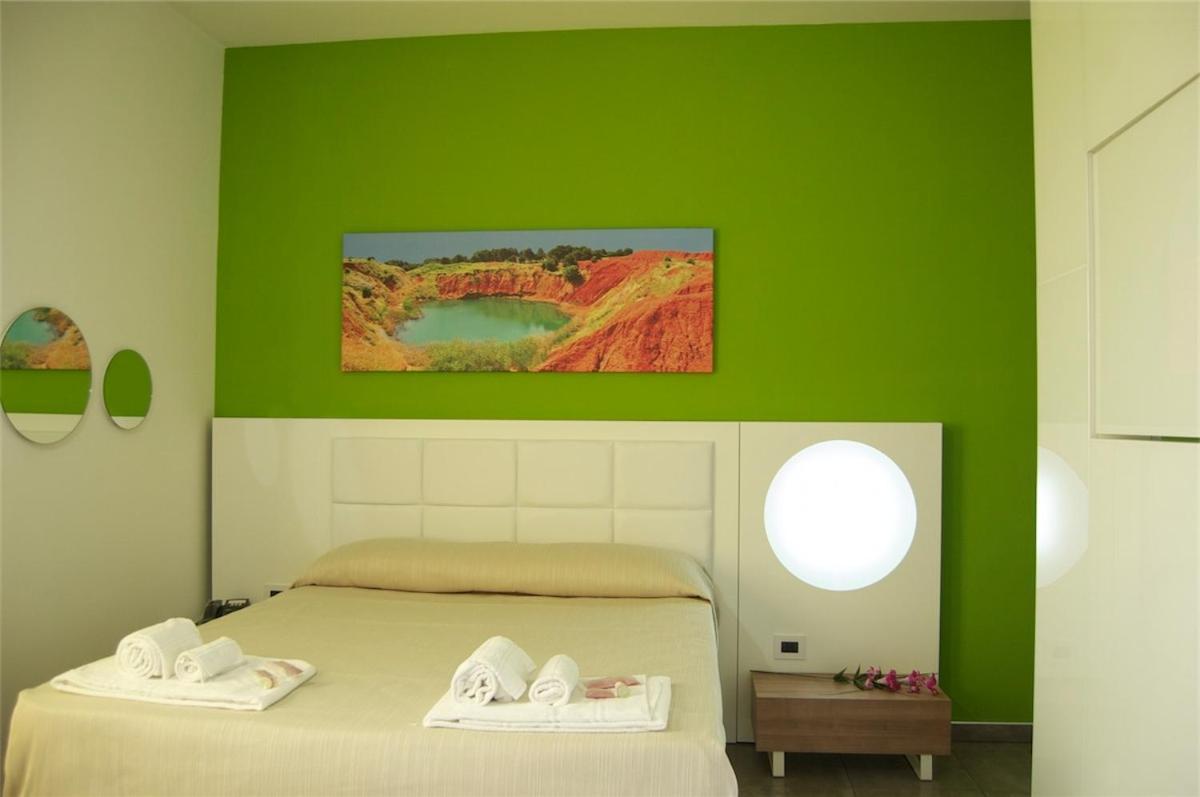 Motel S.16 มูโร เลกเชเซ ภายนอก รูปภาพ