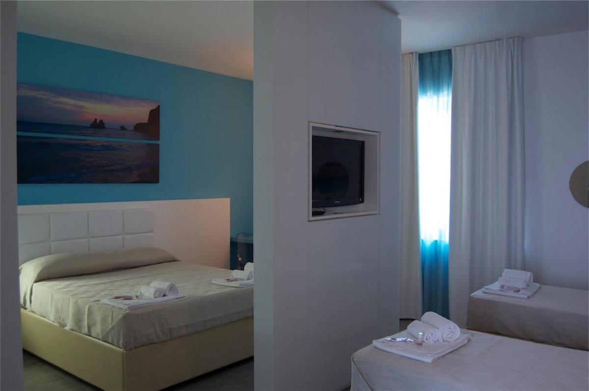 Motel S.16 มูโร เลกเชเซ ภายนอก รูปภาพ