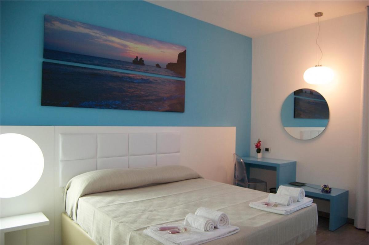 Motel S.16 มูโร เลกเชเซ ภายนอก รูปภาพ